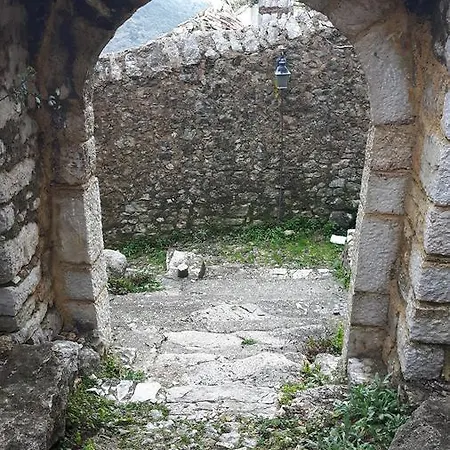 Castle فندق